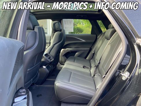 Used 2024 Cadillac Lyriq Luxury AWD/4WD image 5