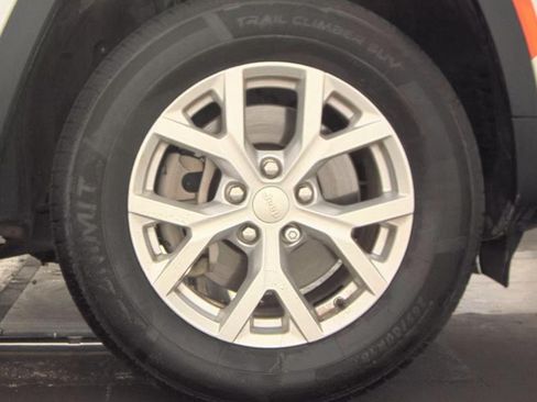 Used 2023 Jeep Grand Cherokee L Limited AWD/4WD image 6