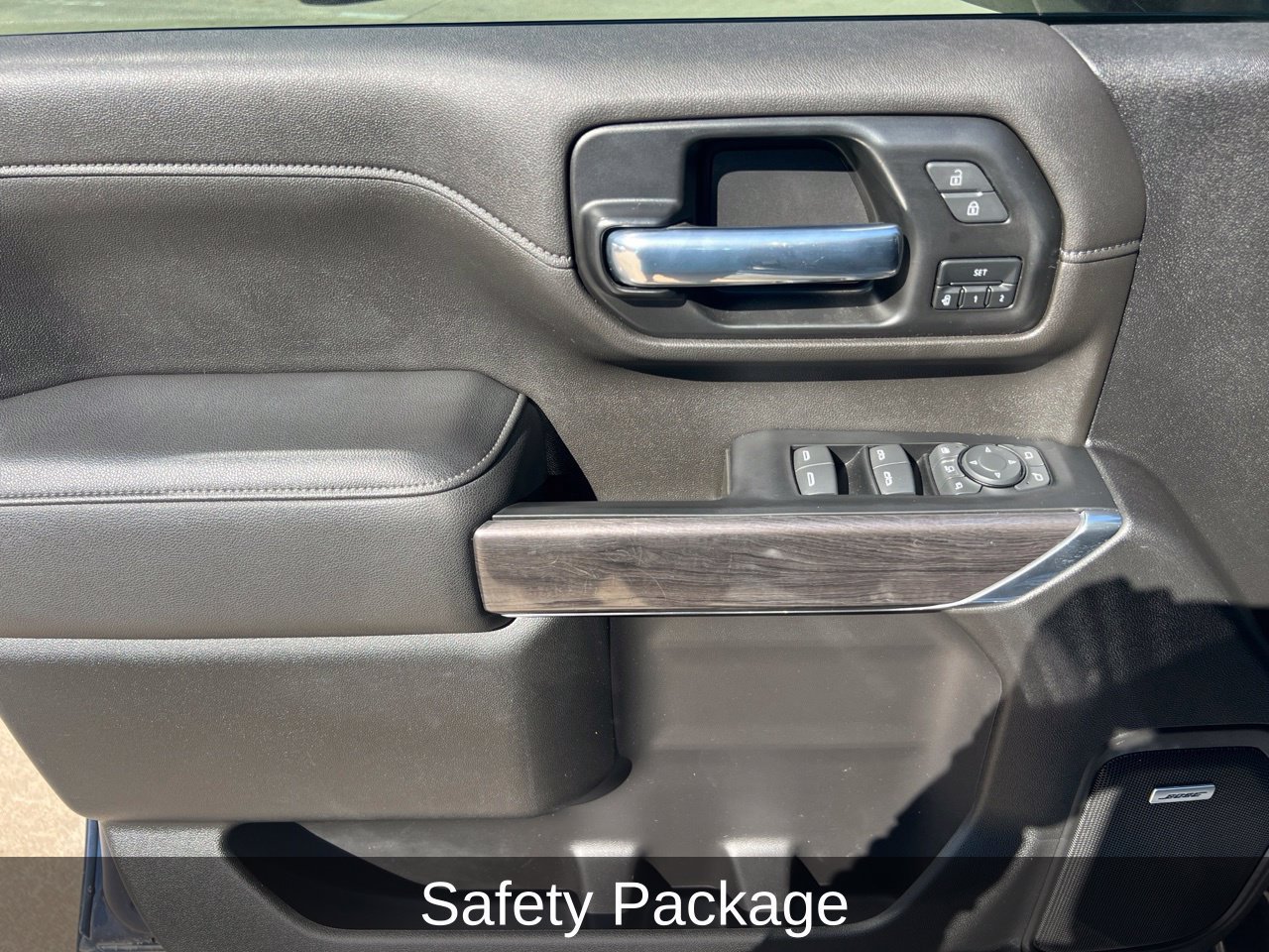Used 2022 Chevrolet Silverado 2500 LTZ w/ LTZ Premium Package AWD/4WD image 10