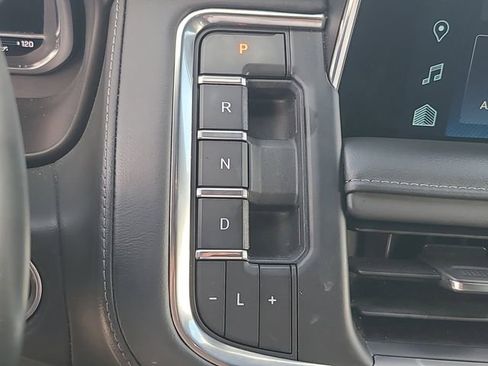 Used 2024 Chevrolet Suburban LT AWD/4WD image 12