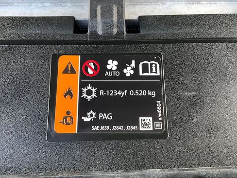 Certified 2023 GMC Canyon Denali w/ Denali Black Edition image 32