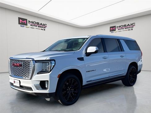 Used 2024 GMC Yukon XL Denali image 2