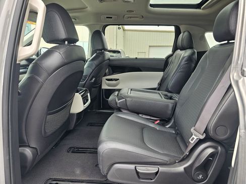 Used 2024 Kia Carnival SX Prestige FWD image 11