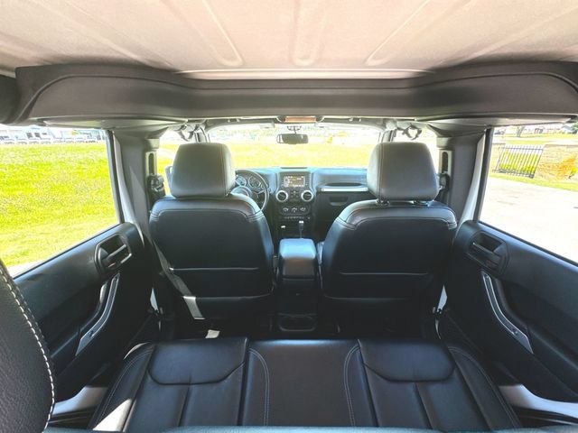 Used 2016 Jeep Wrangler Unlimited Sahara w/ Max Tow Package AWD/4WD image 17