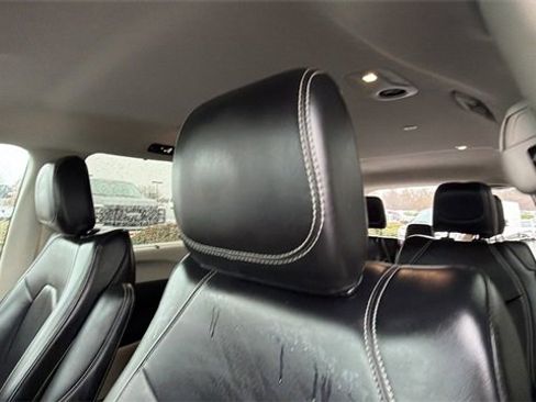 Used 2023 Chrysler Pacifica Touring-L image 19