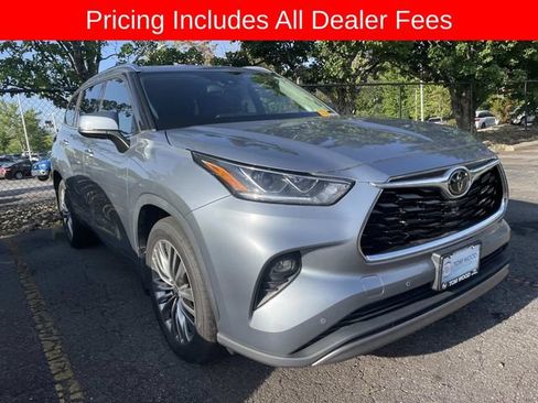 Used 2022 Toyota Highlander Platinum AWD/4WD image 11