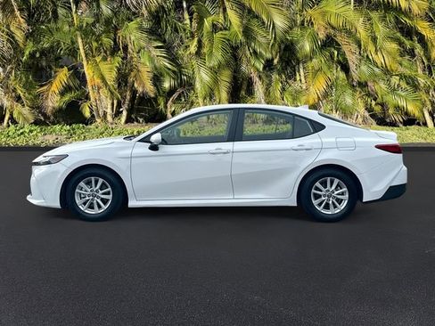 Used 2025 Toyota Camry LE image 8