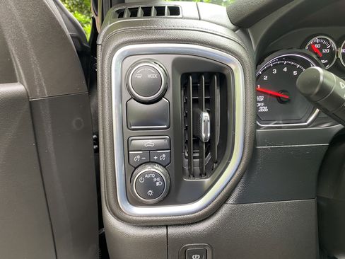 Used 2022 Chevrolet Silverado 1500 LT w/ Bed Protection Package RWD image 18