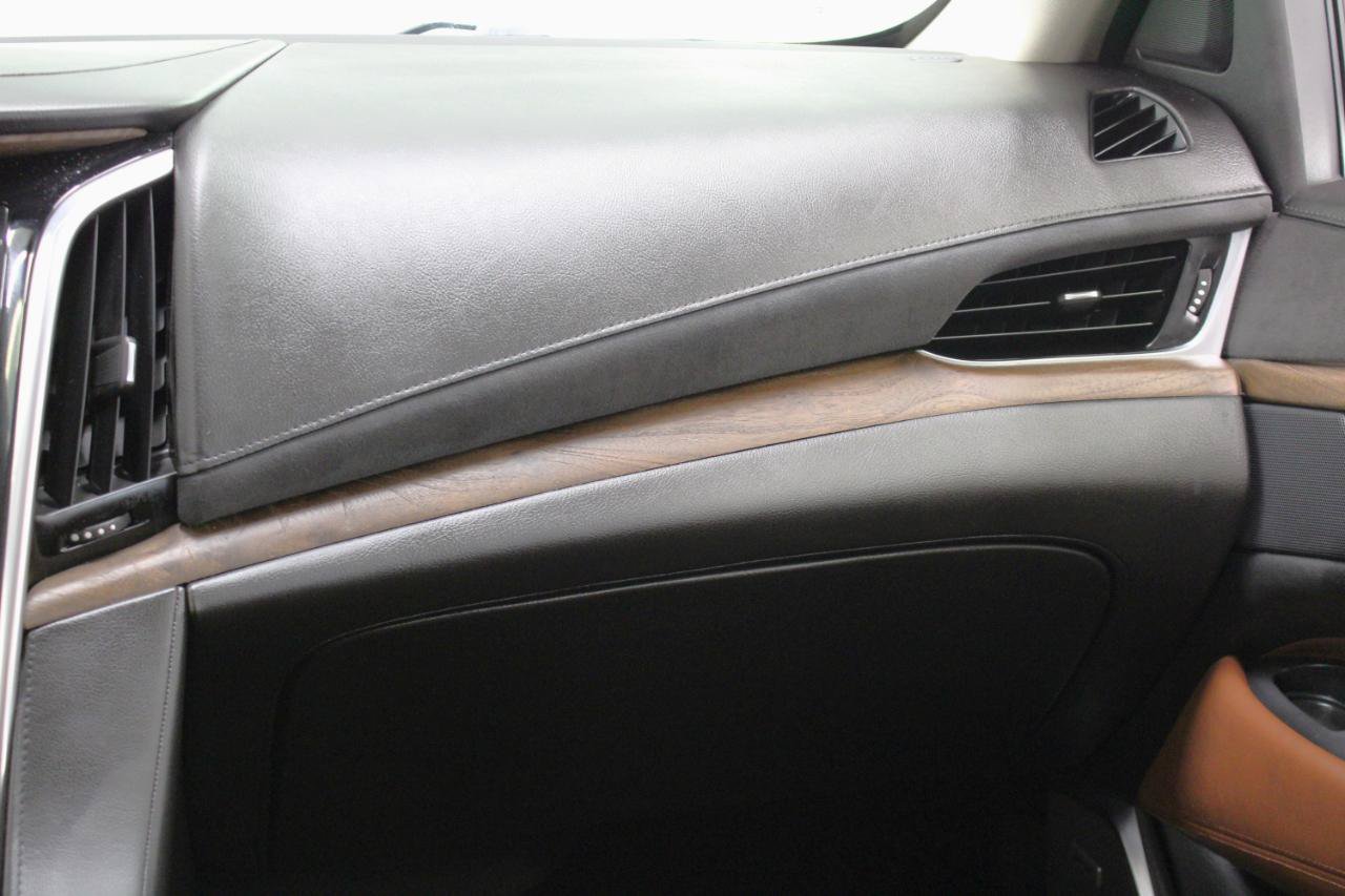 Used 2019 Cadillac Escalade ESV Luxury RWD image 60