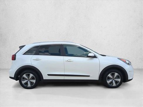 Used 2017 Kia Niro LX FWD image 4