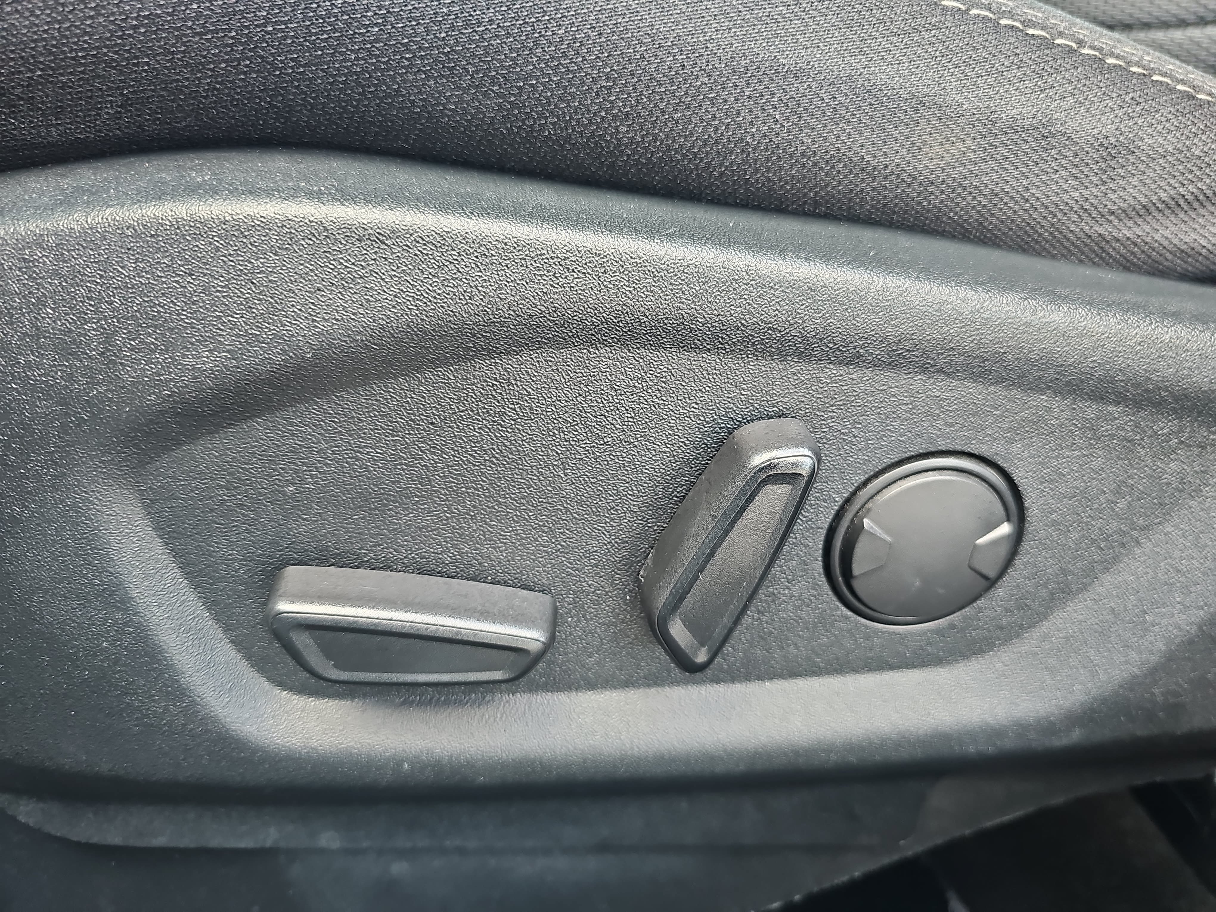 Used 2019 Ford Explorer XLT w/ Equipment Group 201A FWD image 29