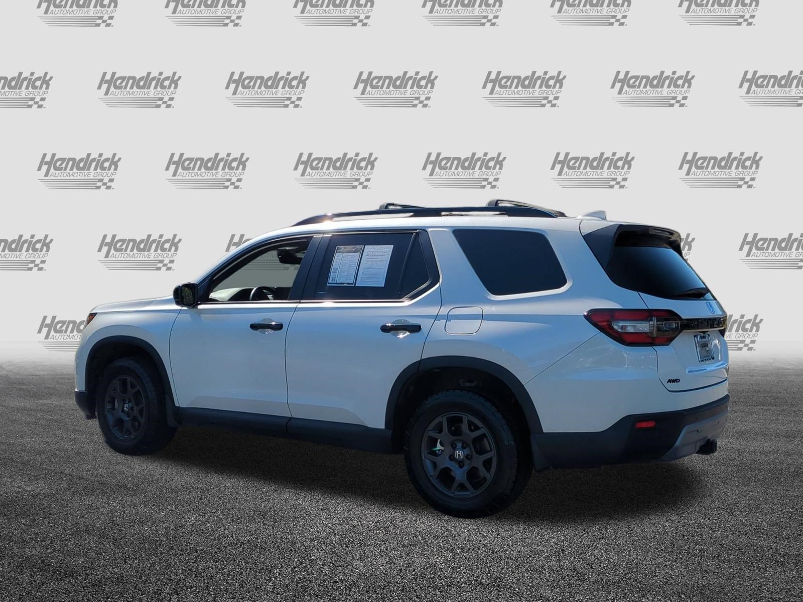 Used 2025 Honda Pilot TrailSport image 8