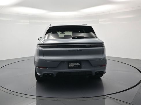 Certified 2024 Porsche Cayenne Turbo AWD/4WD image 36