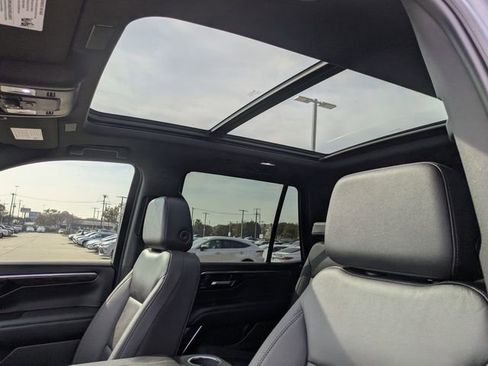 Used 2025 Chevrolet Tahoe Z71 w/ Z71 Off-Road Package image 28