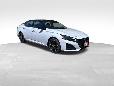 New 2026 Nissan Altima 2.5 SR FWD image 7