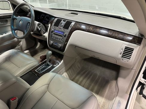 Used 2010 Cadillac DTS Luxury image 12