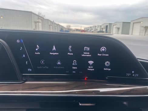 Used 2024 Cadillac Escalade Premium Luxury Platinum AWD/4WD image 27