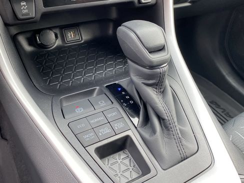 Certified 2025 Toyota RAV4 XLE image 28