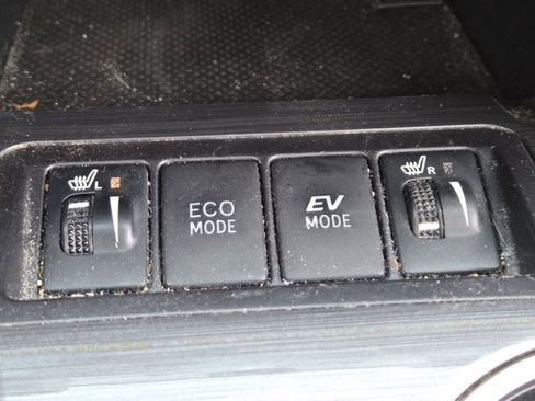Used 2014 Toyota Camry XLE w/ Leather Package FWD image 6