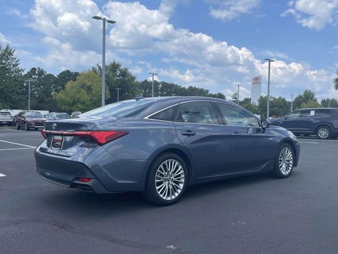 Used 2020 Toyota Avalon Limited w/ Advanced Safety Package FWD image 6
