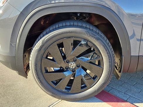 New 2026 Volkswagen Atlas SE image 5