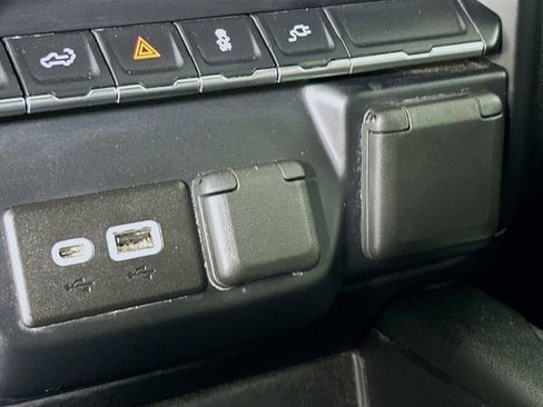 Used 2022 GMC Sierra 2500 AT4 image 31