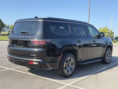Used 2024 Jeep Wagoneer Series II w/ Flexible Seating Group RWD image 5