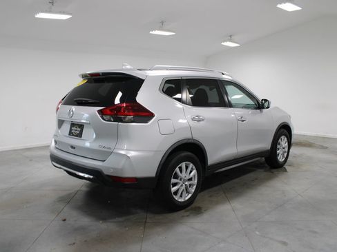 Used 2020 Nissan Rogue SV AWD/4WD image 9