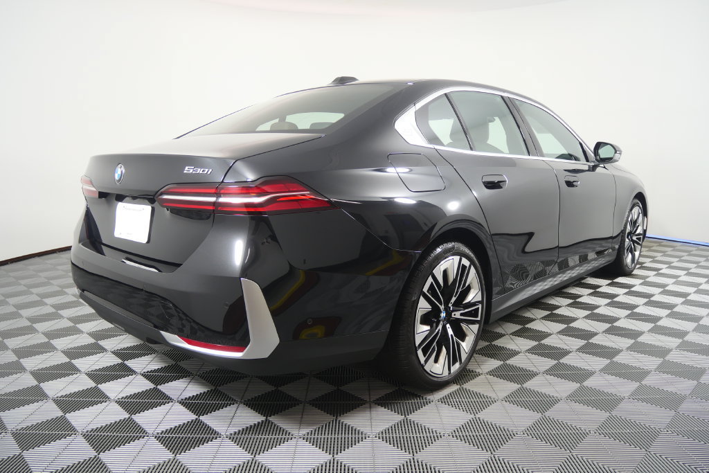 Certified 2026 BMW 530i RWD image 4