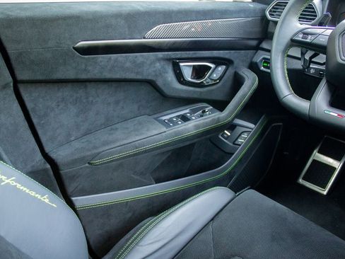 Used 2024 Lamborghini Urus Performante AWD/4WD image 19