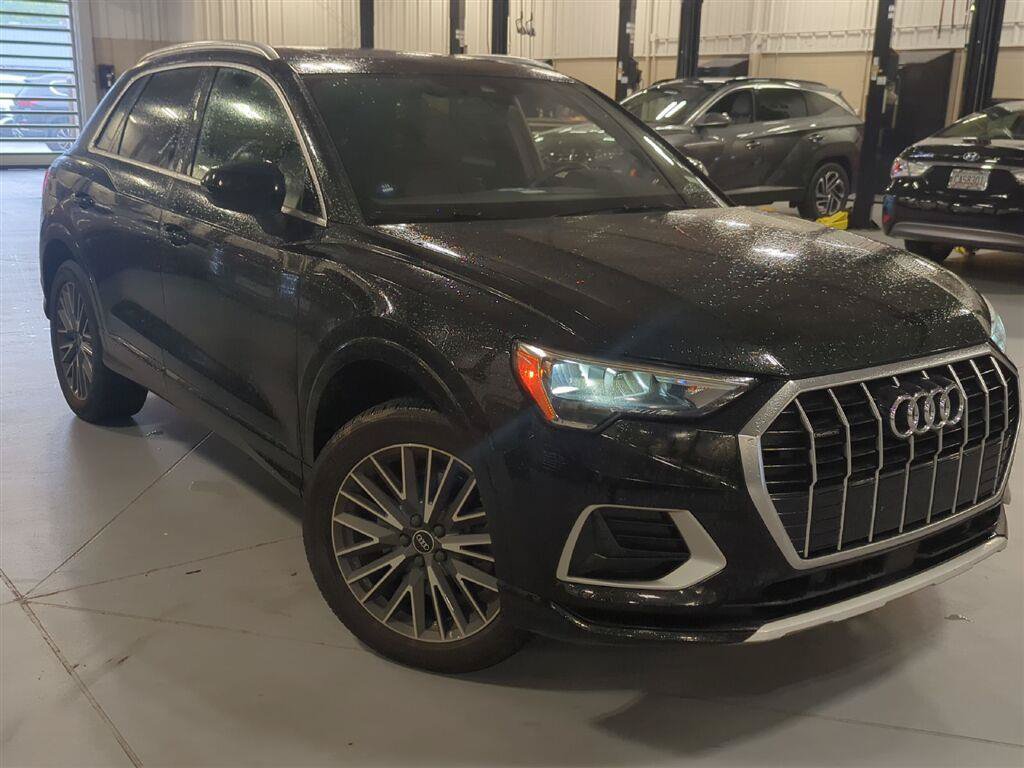 Used 2022 Audi Q3 2.0T Premium w/ Convenience Package AWD/4WD image 1