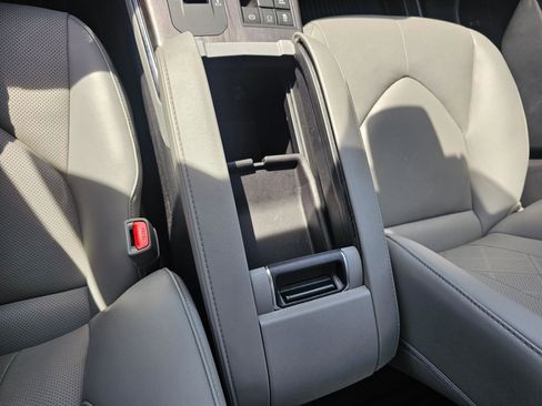 Used 2023 Toyota Highlander Platinum AWD/4WD image 30