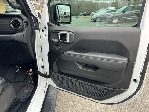 Used 2023 Jeep Wrangler Unlimited Sahara image 19