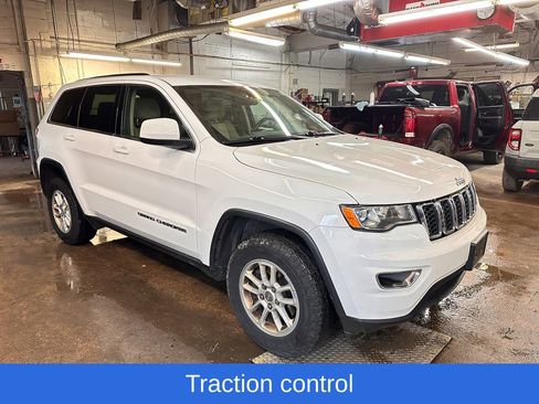 Used 2018 Jeep Grand Cherokee Laredo image 2