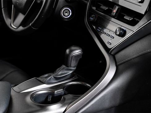 Used 2021 Toyota Camry SE image 18