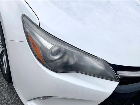 Used 2017 Toyota Camry image 32