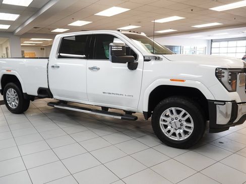 Used 2024 GMC Sierra 3500 SLT w/ SLT Convenience Package AWD/4WD image 13