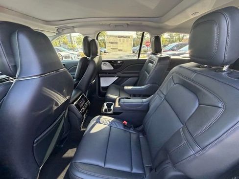 New 2025 Lincoln Aviator Reserve w/ Luxury Package image 14