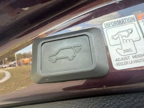 Used 2018 Toyota RAV4 Limited AWD/4WD image 11