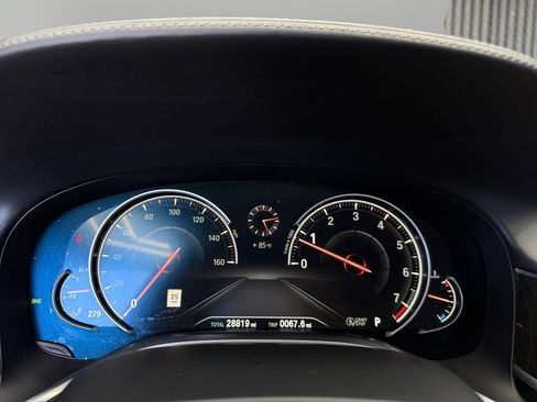 Used 2018 BMW 750i RWD image 21