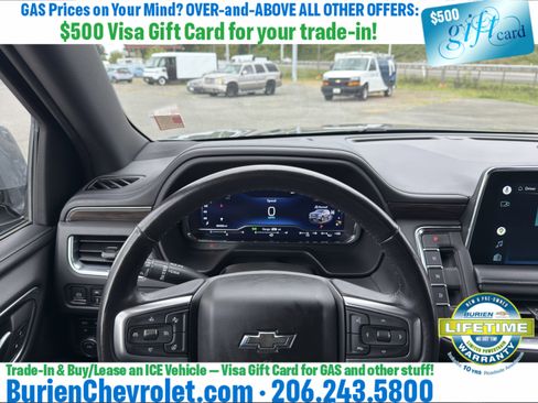 Used 2022 Chevrolet Suburban Z71 w/ Luxury Package AWD/4WD image 13
