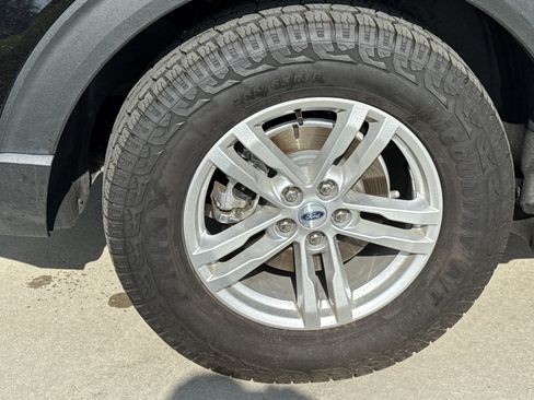 Used 2022 Ford Explorer XLT AWD/4WD image 12