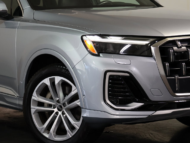 Used 2025 Audi Q7 3.0T Premium Plus AWD/4WD image 8