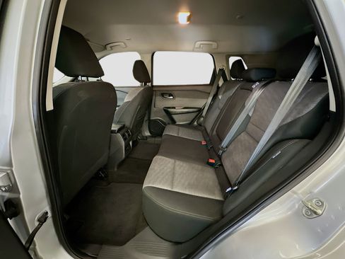 Used 2023 Nissan Rogue SV image 28