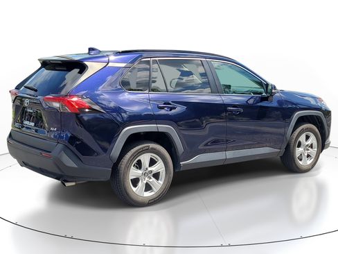 Used 2019 Toyota RAV4 XLE w/ Convenience Package FWD image 7