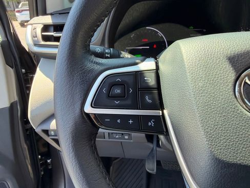 Used 2024 Toyota Sienna XLE w/ XLE Plus Package AWD/4WD image 16