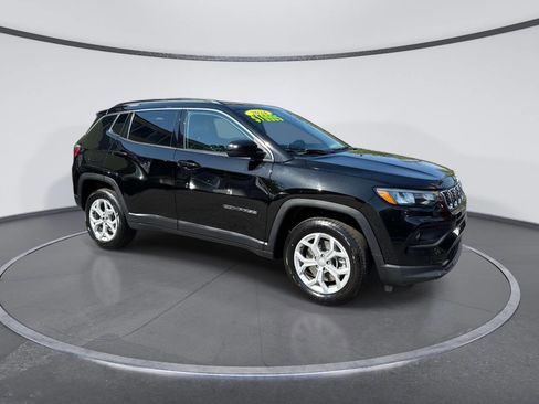 Used 2024 Jeep Compass Latitude AWD/4WD image 5