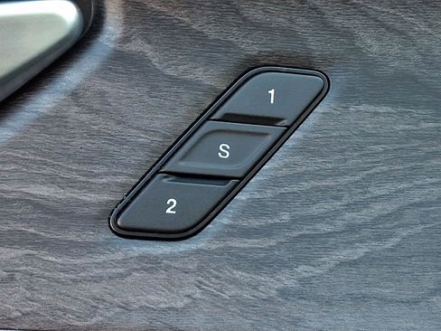 Used 2023 Jeep Grand Cherokee Limited w/ Black Appearance Package image 23