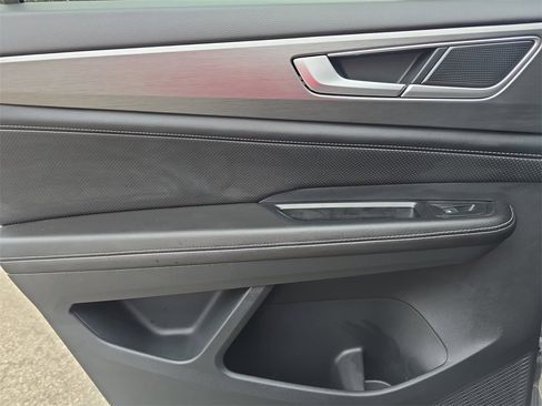 Used 2024 Volkswagen Atlas Cross Sport SE image 26