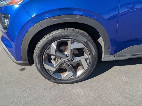 Used 2023 Hyundai Venue SEL image 13
